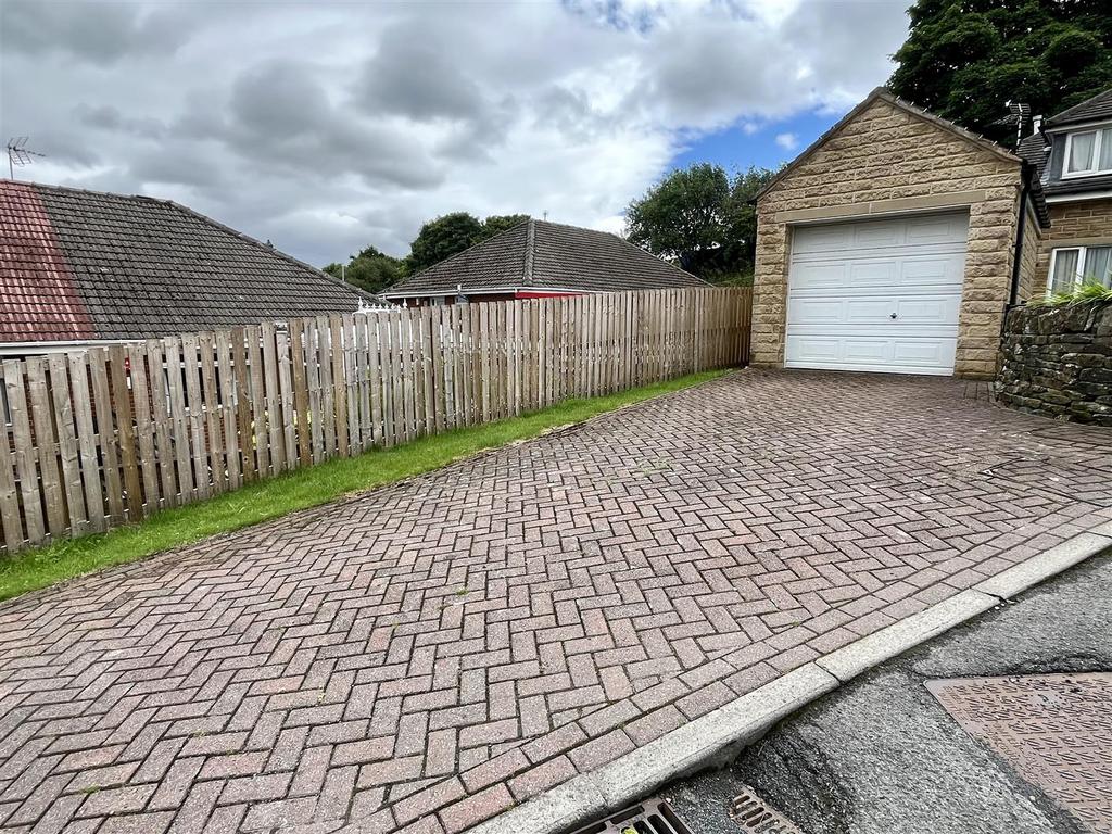 Bramleys Estate Agents - Maple Fold - Elland (1).j