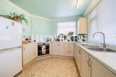 2 bedroom maisonette for sale, Matlock Gardens, Hornchurch