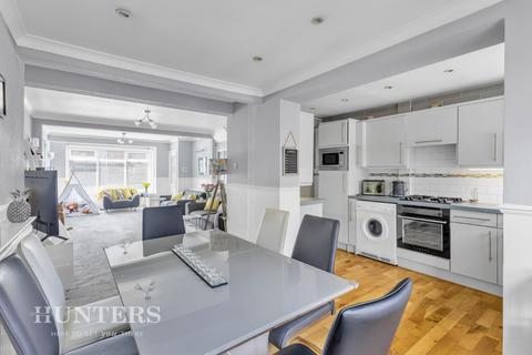 39 Atherley Grove, Chadderton, Oldham, OL9 8DD