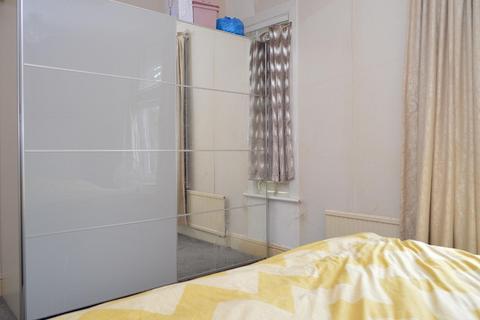 48 Lyndhurst Road, Oldham, OL8 4JG