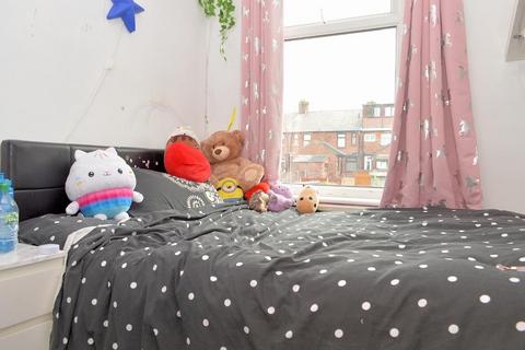 48 Lyndhurst Road, Oldham, OL8 4JG