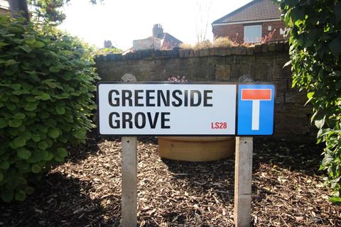 3 bedroom detached house for sale, Greenside Grove, Pudsey