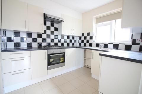 1 bedroom flat to rent, Ivybridge Close, Twickenham