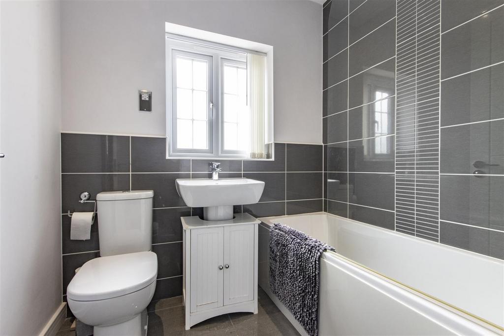 Family Bathroom/WC