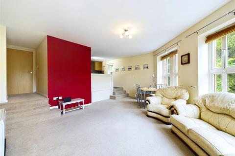 2 bedroom flat to rent, Apt 213 Kingswood Hall, Middlewood, Sheffield