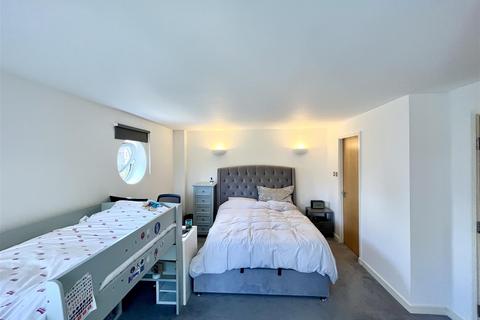 2 bedroom flat to rent, Elm Court, London W9