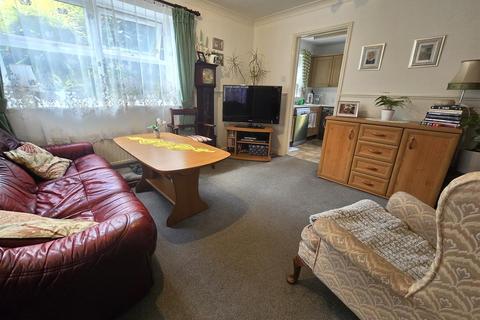 3 bedroom end of terrace house for sale, Acacia Close, Chippenham
