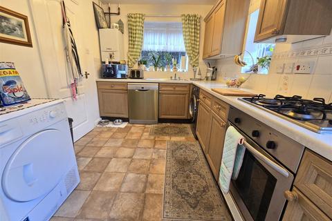 3 bedroom end of terrace house for sale, Acacia Close, Chippenham