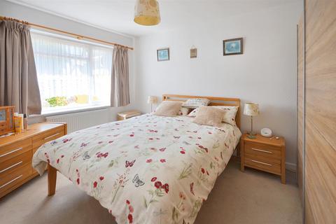 16 Broad Acres, Gillingham, SP8 4SB