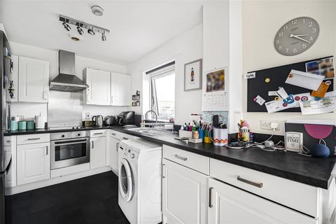 2 bedroom apartment for sale, Otter Drive, Carshalton