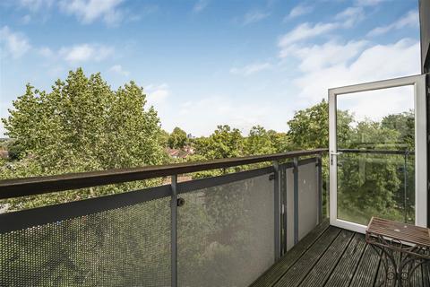 26 Otter Drive, Carshalton, SM5 2FH