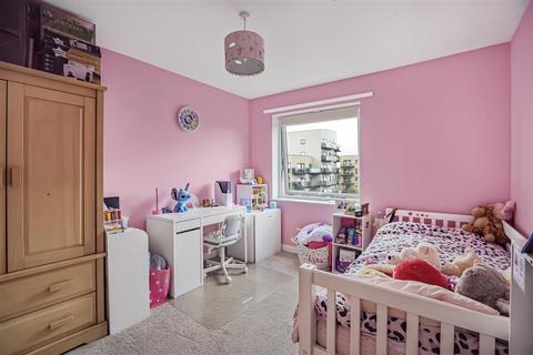 26 Otter Drive, Carshalton, SM5 2FH