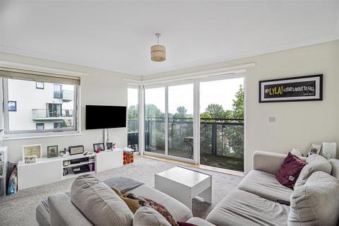 26 Otter Drive, Carshalton, SM5 2FH
