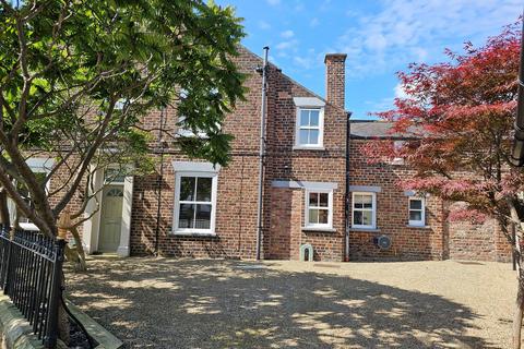 4 bedroom end of terrace house for sale, 38 Beverley Road, Driffield, YO25 6RZ