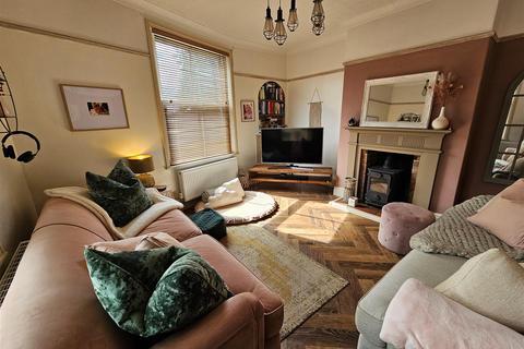 4 bedroom end of terrace house for sale, 38 Beverley Road, Driffield, YO25 6RZ
