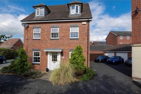 5 bedroom detached house to rent, Hawksey Drive, Nantwich