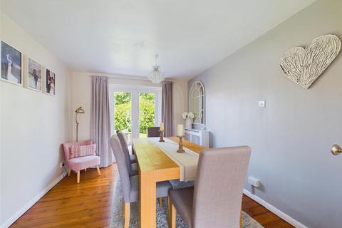 33 Colin Road, Barnwood, Gloucester, GL4 3JL