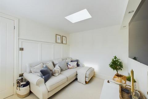 33 Colin Road, Barnwood, Gloucester, GL4 3JL