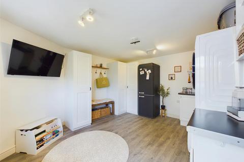 33 Colin Road, Barnwood, Gloucester, GL4 3JL