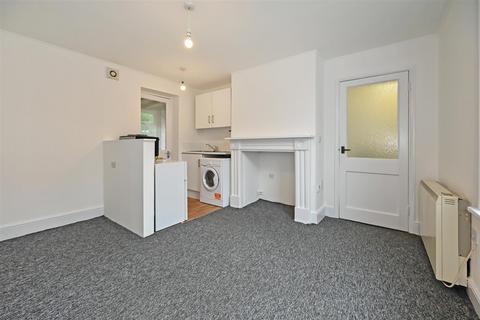 Studio to rent, Orchard Street, Chichester