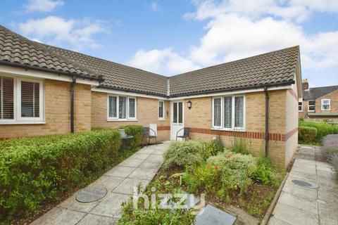 2 bedroom bungalow for sale, Sunfield Close, Ipswich IP4