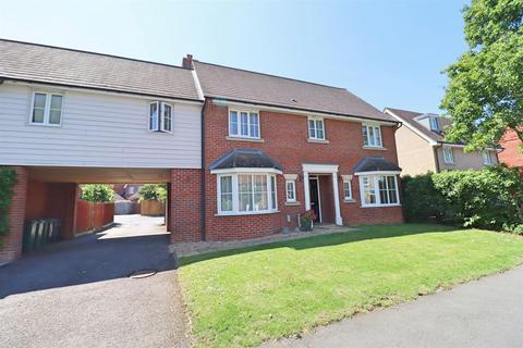 5 bedroom link detached house to rent, Queenborough Lane, Great Notley, Braintree