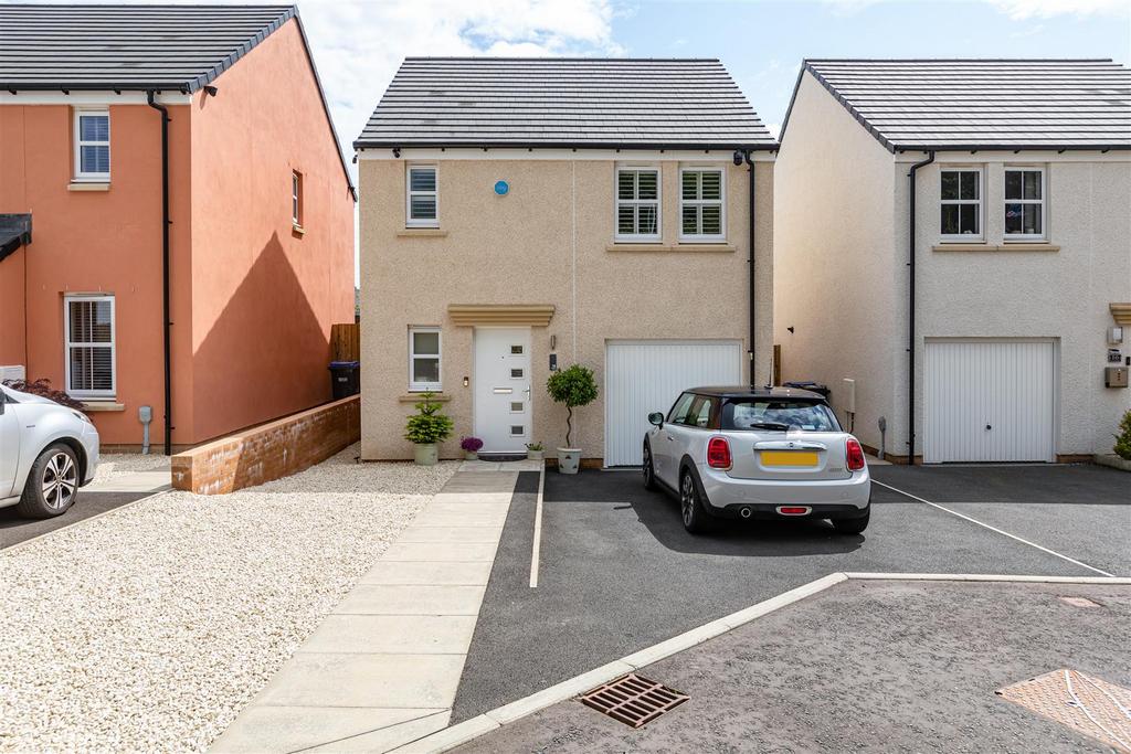 18 John Collins Crescent 02.jpg