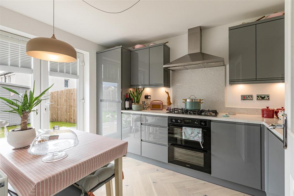 18 John Collins Crescent 18.jpg