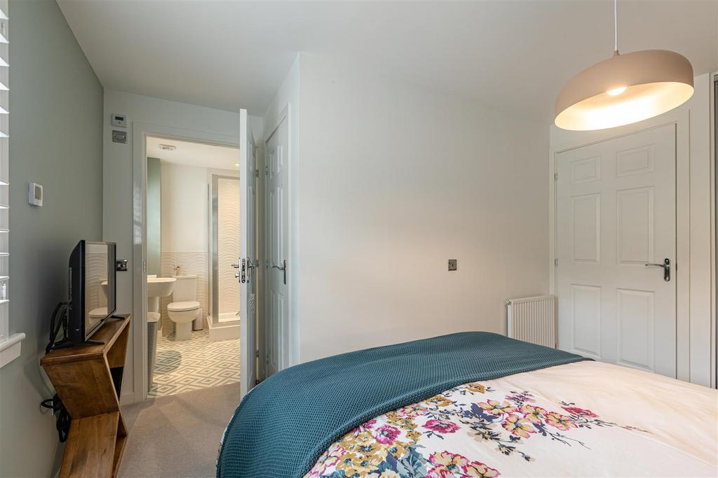 18 John Collins Crescent 39.jpg