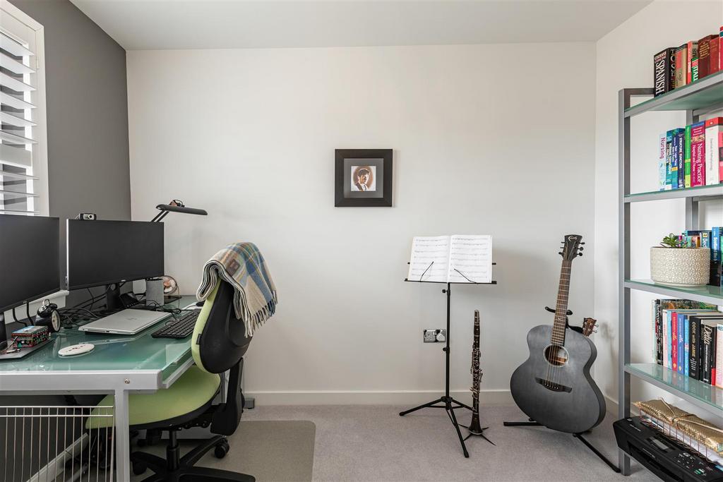 18 John Collins Crescent 48.jpg