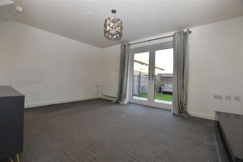 3 bedroom semi-detached house for sale, Coppice View, Hull