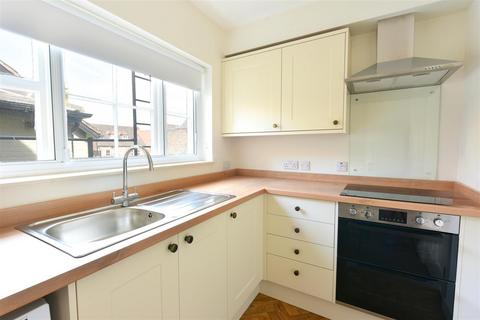 2 bedroom flat to rent, St. Saviourgate, York