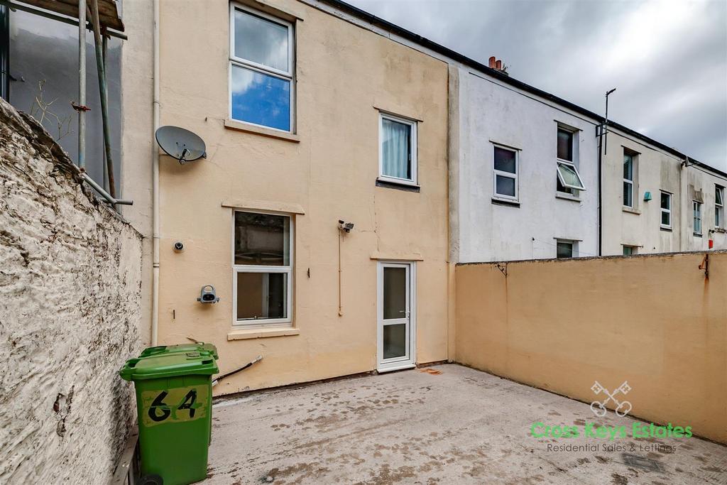 Enclosed Rear Courtyard