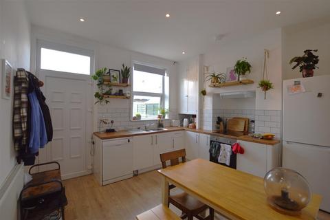 3 bedroom terraced house to rent, Roker Road, Harrogate HG1