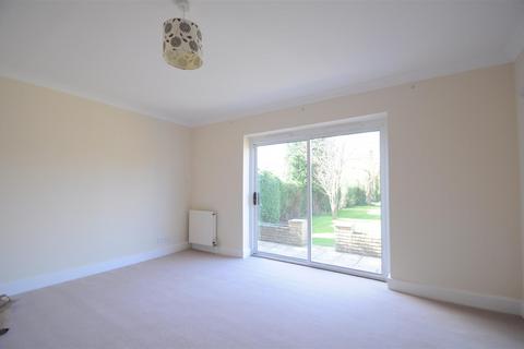 4 bedroom house to rent, Stonebridge Fields, Shalford GU4