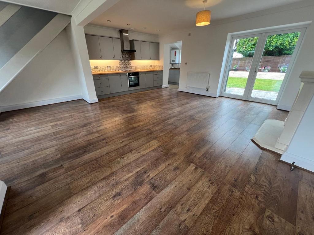 Open plan living room/kitchen