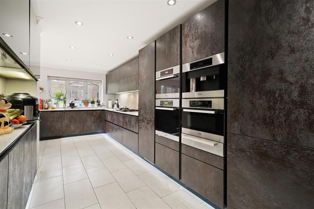 11a Bengeworth Road - y RB0 VGDOGGplpgd AV03 Y.jpg