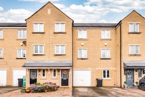 4 bedroom townhouse for sale, Larkfield Court,,Brighouse