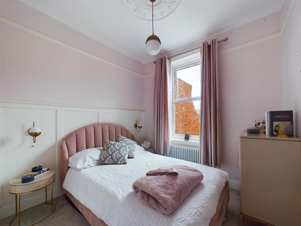 Bed 1.jpg