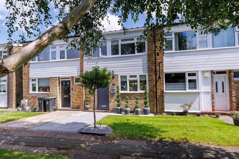 8 Highfield Green, Epping, CM16 5HB