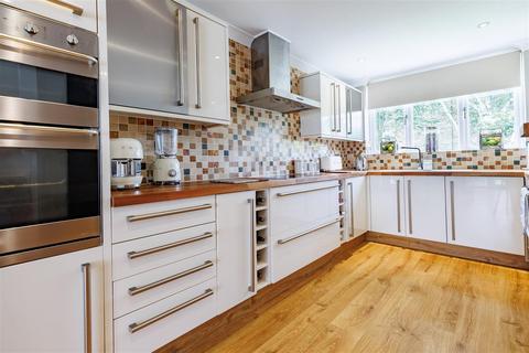 8 Highfield Green, Epping, CM16 5HB
