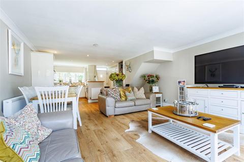 8 Highfield Green, Epping, CM16 5HB