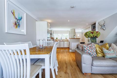 8 Highfield Green, Epping, CM16 5HB