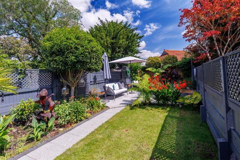 8 Highfield Green, Epping, CM16 5HB