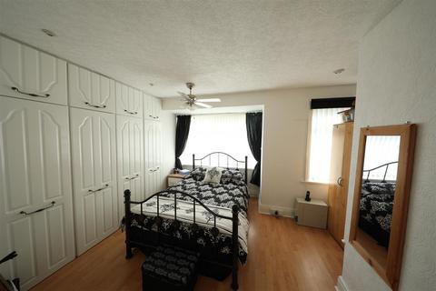 3 bedroom end of terrace house for sale, Linkfield Road, Hull