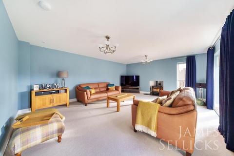 4 bedroom detached house for sale, Lake Drive, Weldon, Northamptonshire