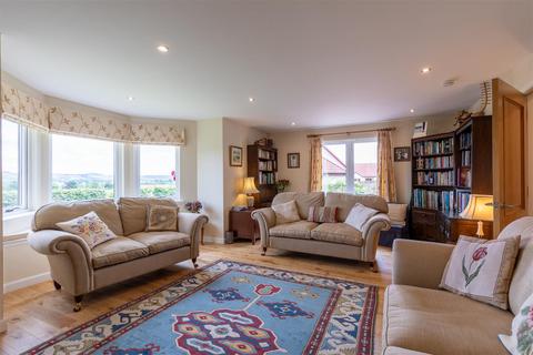 87 Elm Street, Errol, Perth, PH2 7SQ