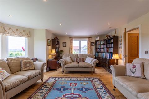87 Elm Street, Errol, Perth, PH2 7SQ