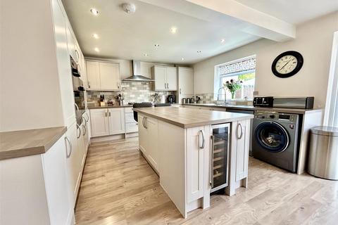 5 bedroom semi-detached house for sale, Ninelands Lane, Garforth, Leeds