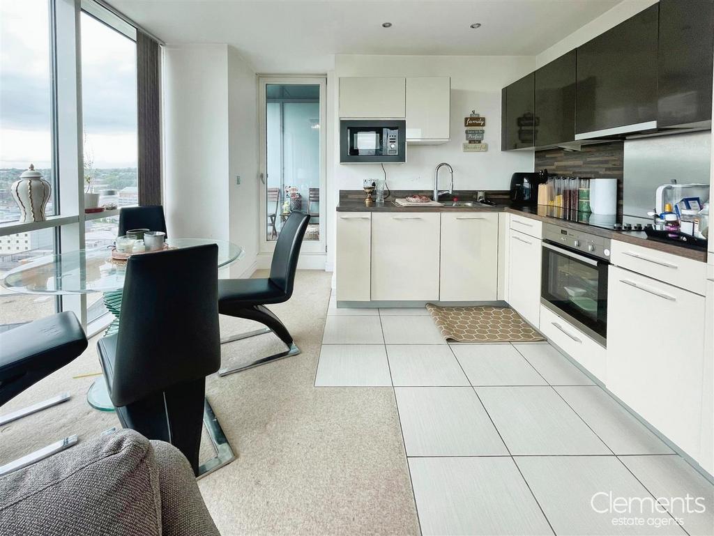 Kitchen/Dining Area